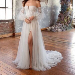 Elegant Off-Shoulder White Wedding Dress